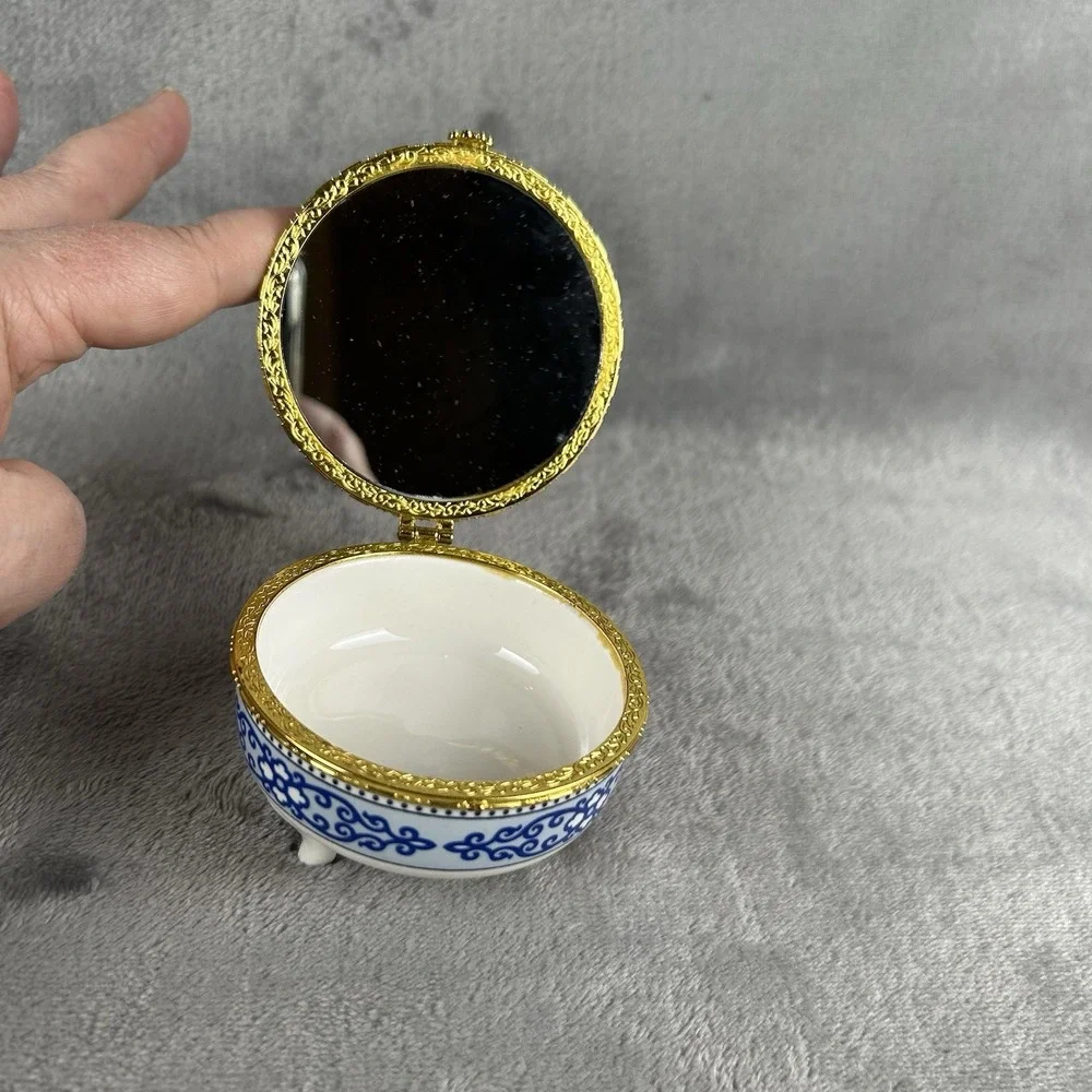 Vintage Blue & White Porcelain Footed Trinket Box Chinoiserie Vanity Accessory